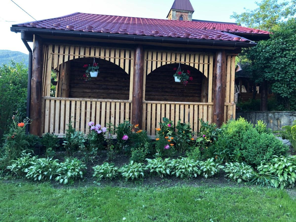 Hotel Skarbivka Worochta Exterior foto